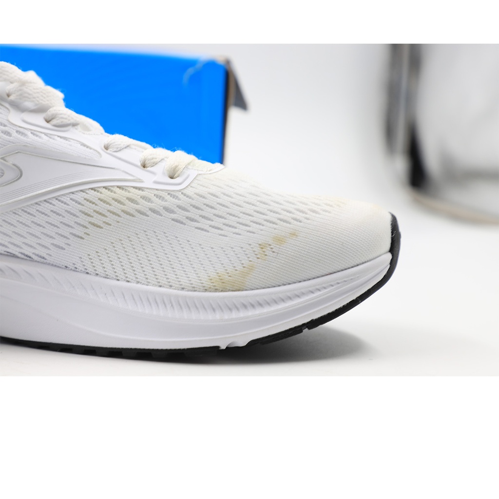 Joma Argon Men 2442 White Size:42 ** Has Little Stain**