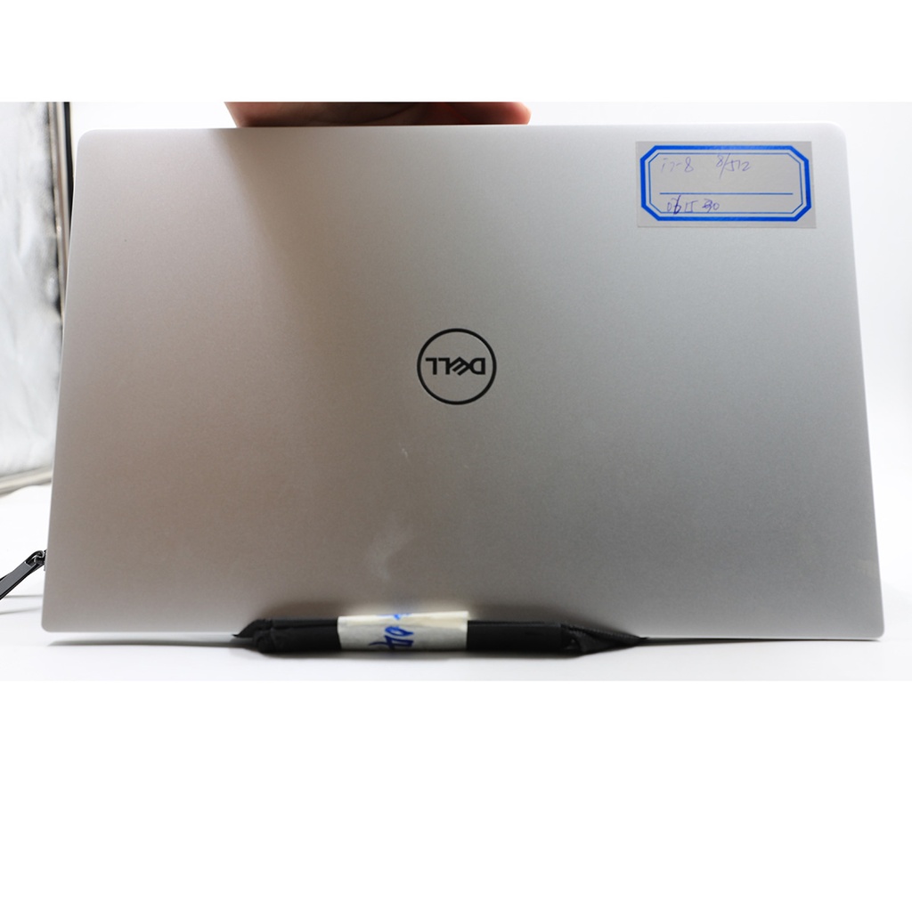 Dell XPS 13 9370 Laptop i7-8550U, 8 CPU, 8 GB Ram 500 gb SSD + Cover