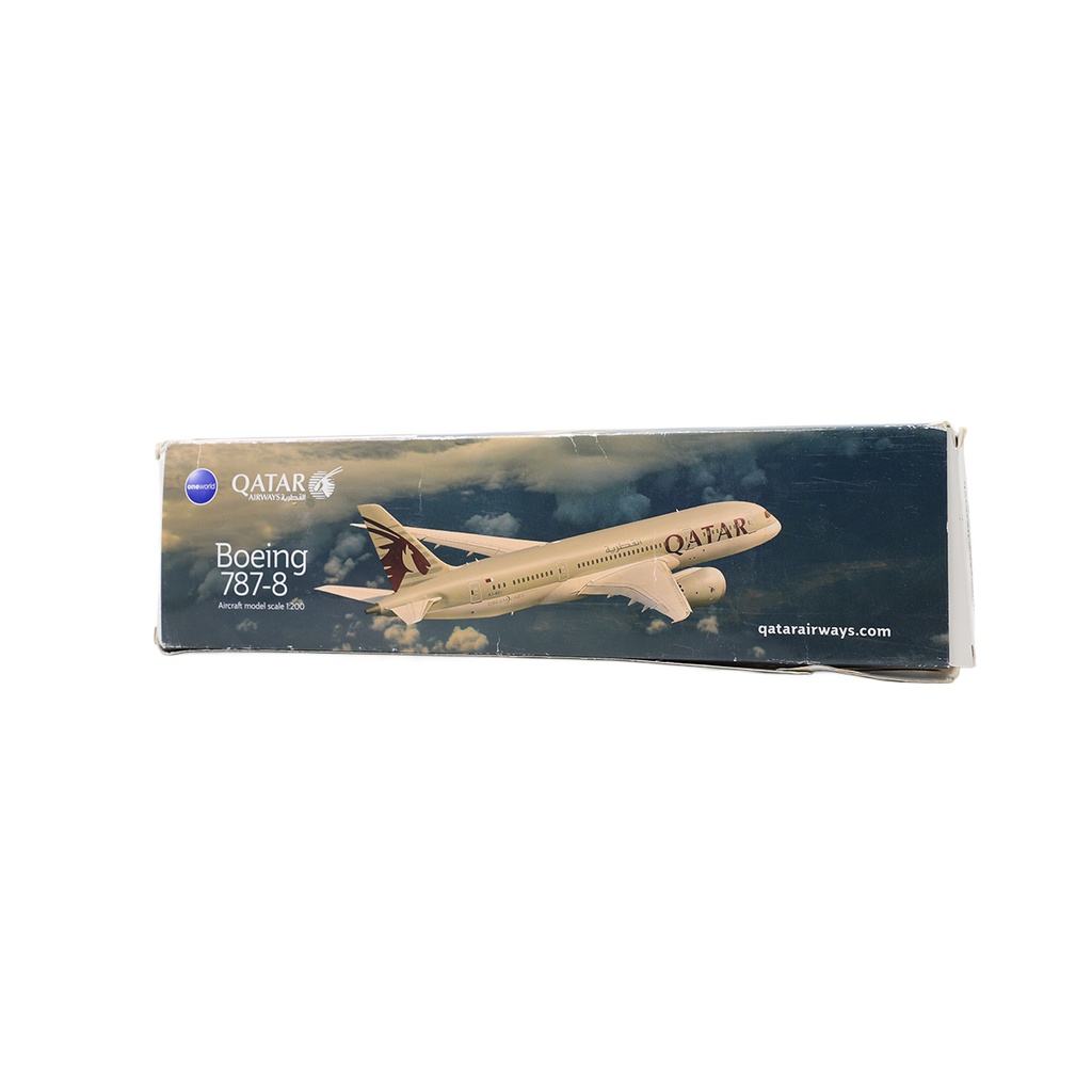 qatar Boing 787- 8 Aircraft Model Scale 1:200