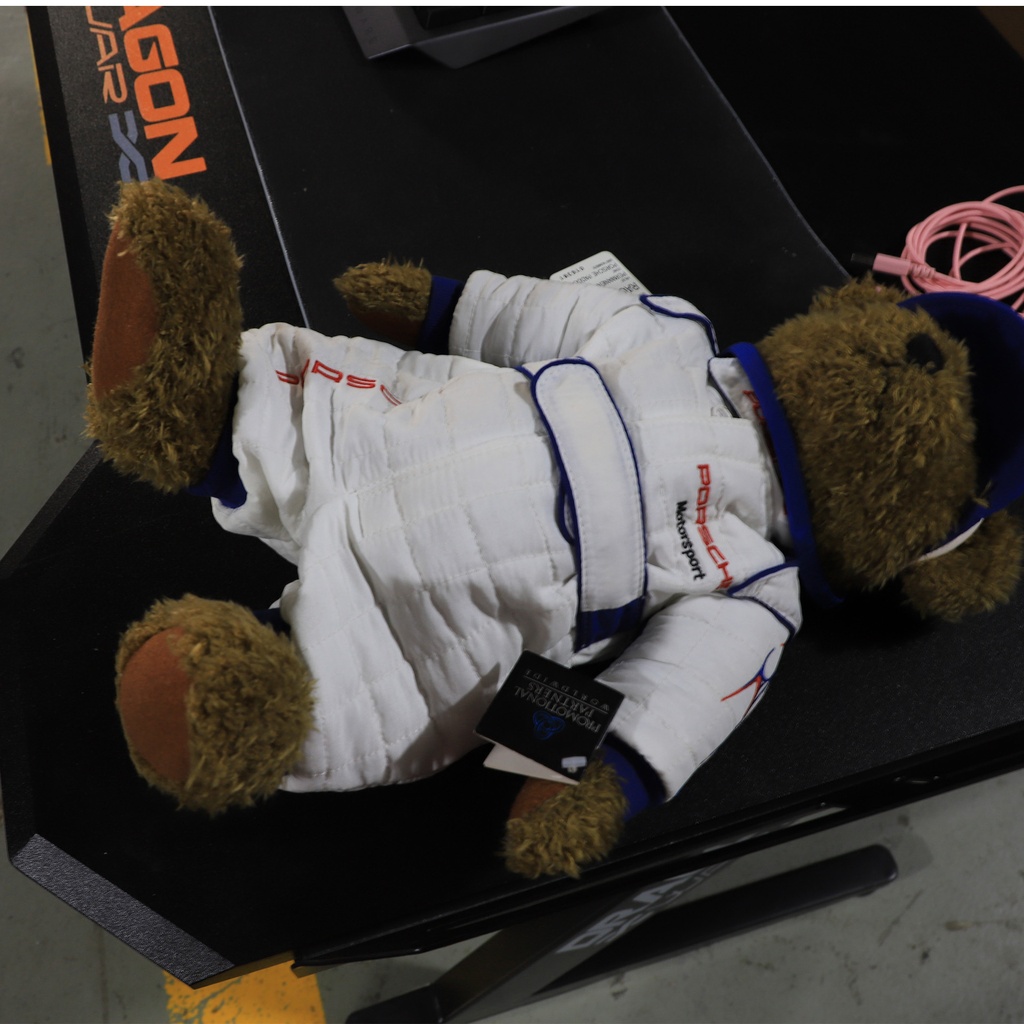 Gaming Table Dragon War + Mechanical Alienware Keyboard AW768 + Razer Mamba Elite + Razer RZ02 LED Mouse Pad