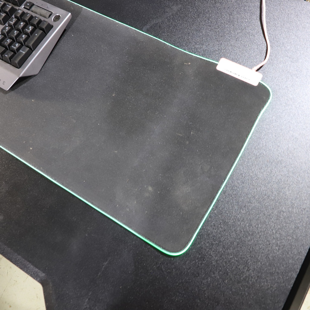 Gaming Table Dragon War + Mechanical Alienware Keyboard AW768 + Razer Mamba Elite + Razer RZ02 LED Mouse Pad