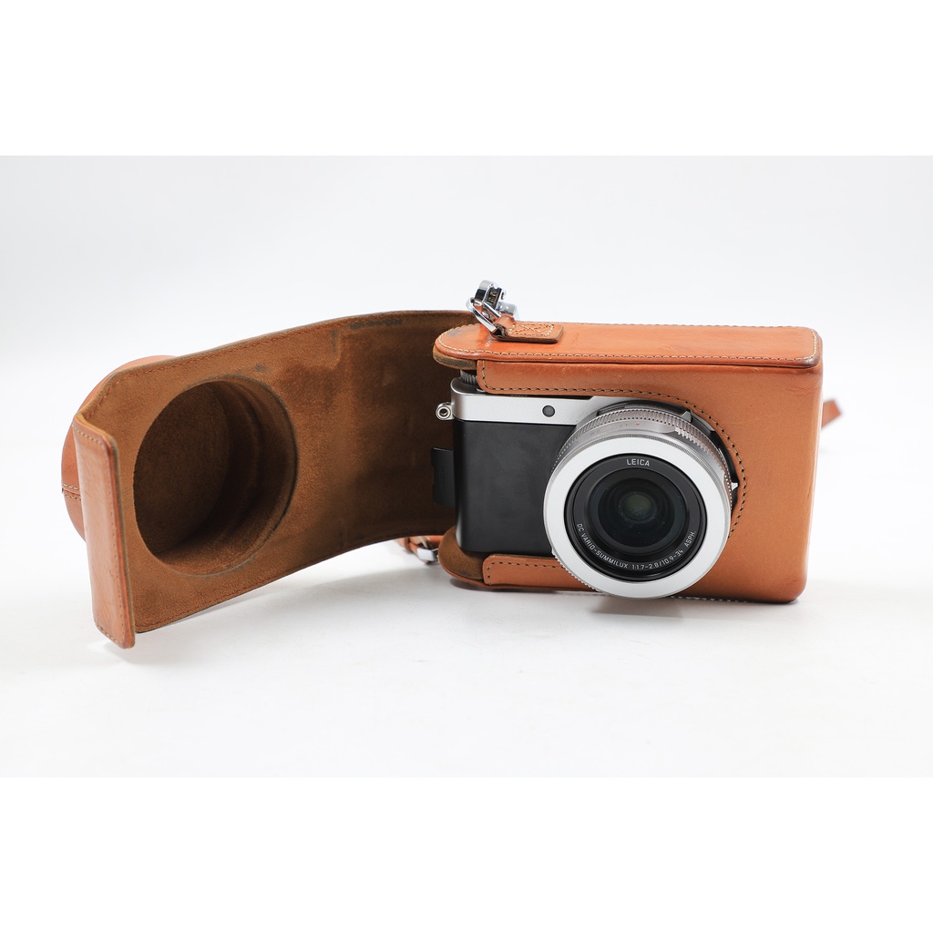 Leica D-Lux 7 premium travel compact + Cover Lens