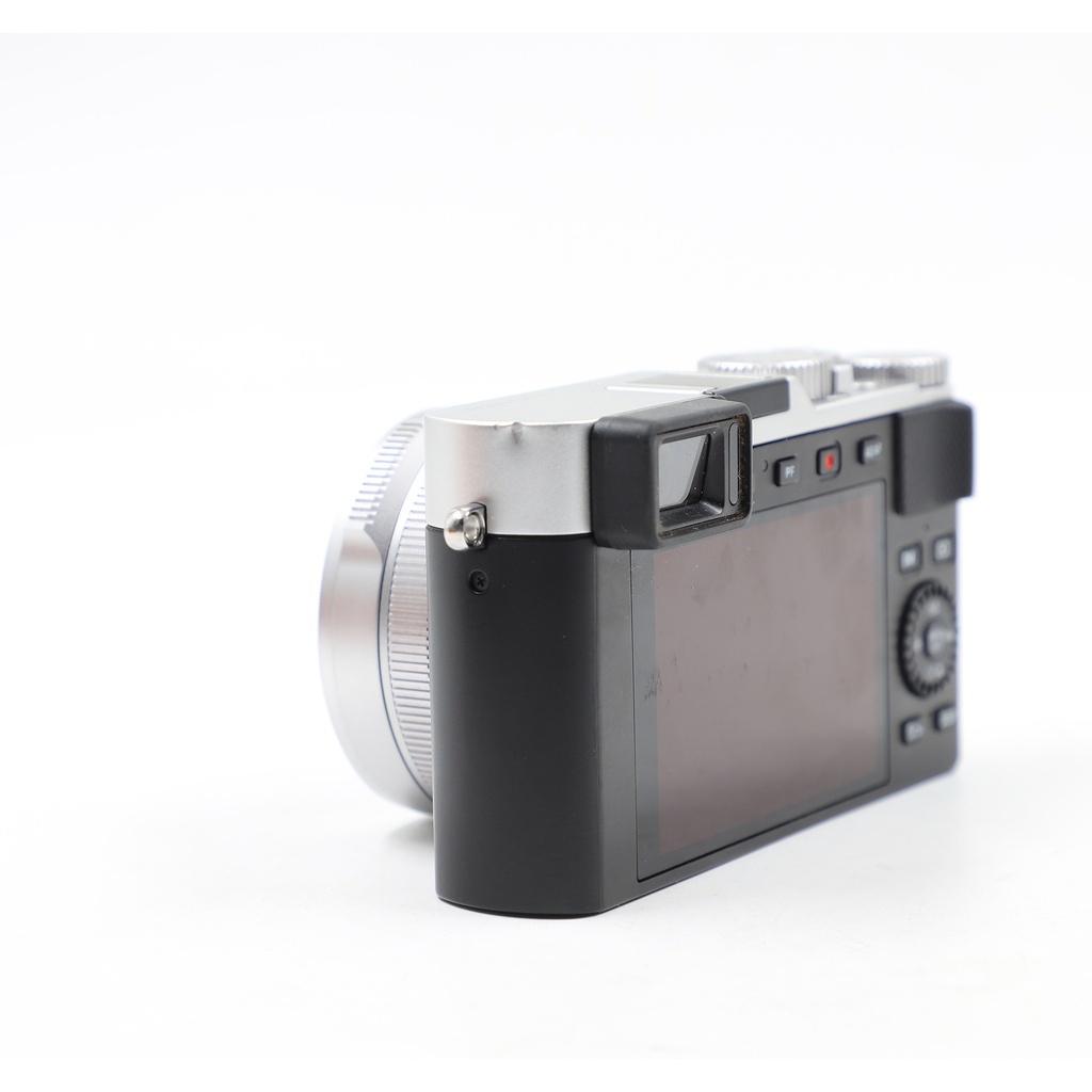 Leica D-Lux 7 premium travel compact + Cover Lens