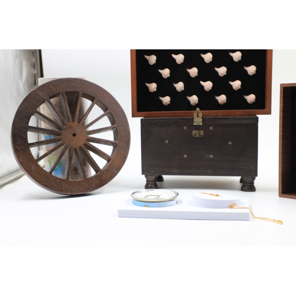 Mix Of Multiple Cultural Qatar Good Souvenir High Quality