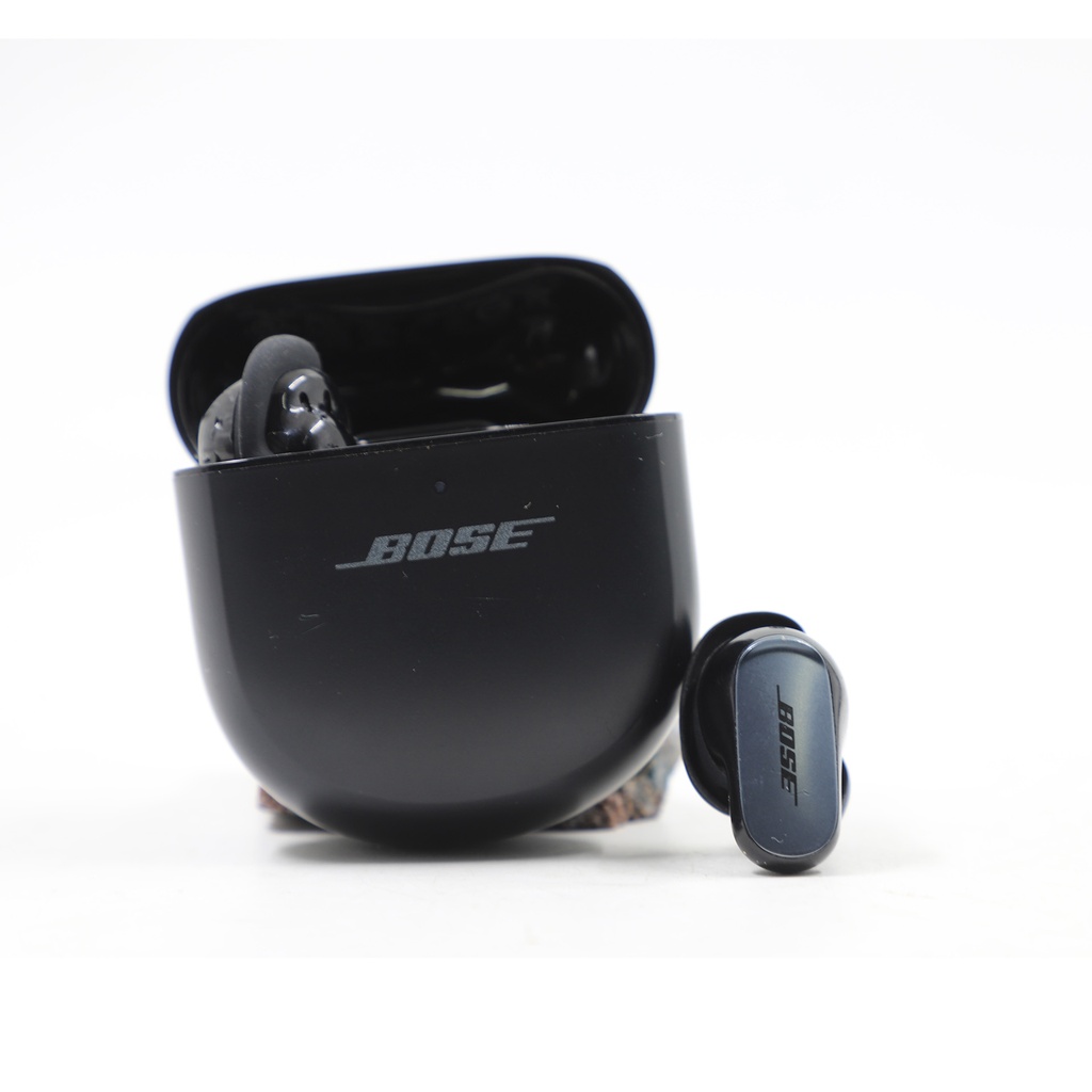 Bose Qc Ultra Earbuds ** Damage On The Left  Earbuds**