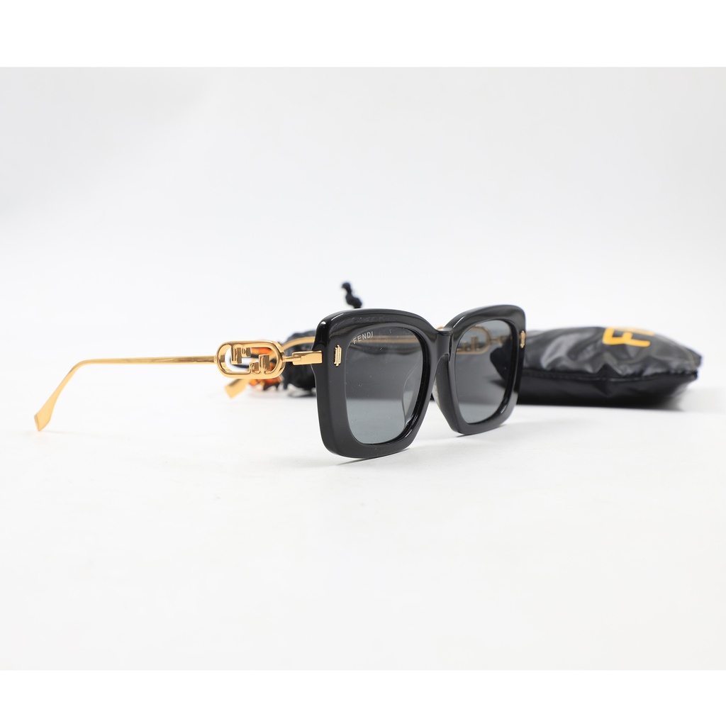 Fendi F40211 001 Lens Width:53, Bridge:18
