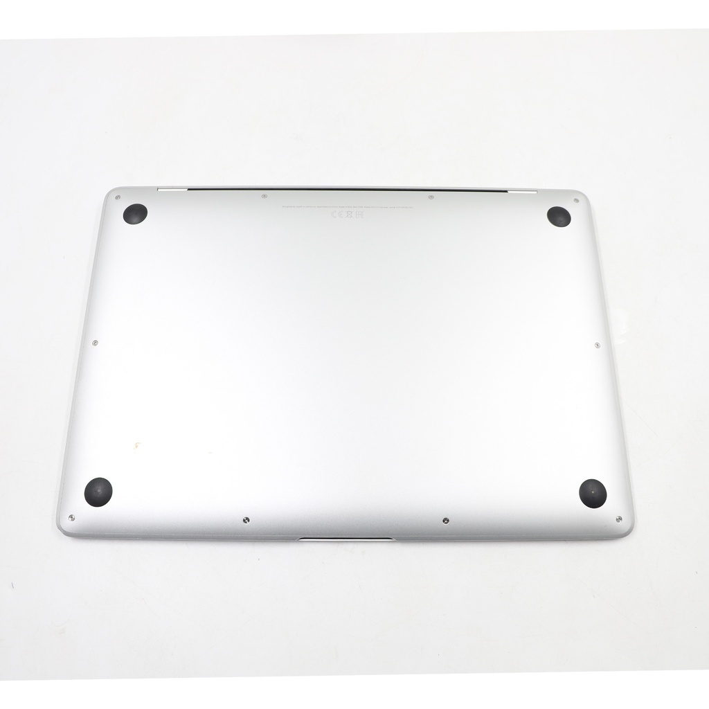 MacBook Air  8 Gb 128 gb i5 2019 **Very Small Dent On Top