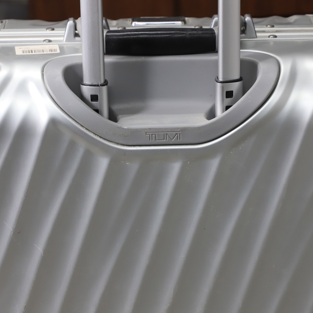 Tumi 19 Degree Aluminum 2 Cases Small Cabinet & Medium 66 x 45.5 x 25.5, 55 Litters Luxury Travel Luggage Cabinet Size ** Original Price > 10,000 Qar**