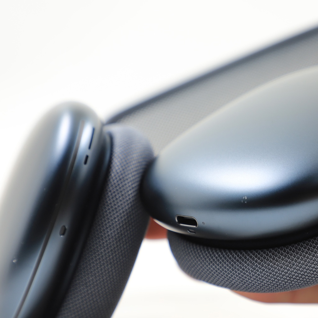 Apple Airpods Max Type C** Two Small Scratches O