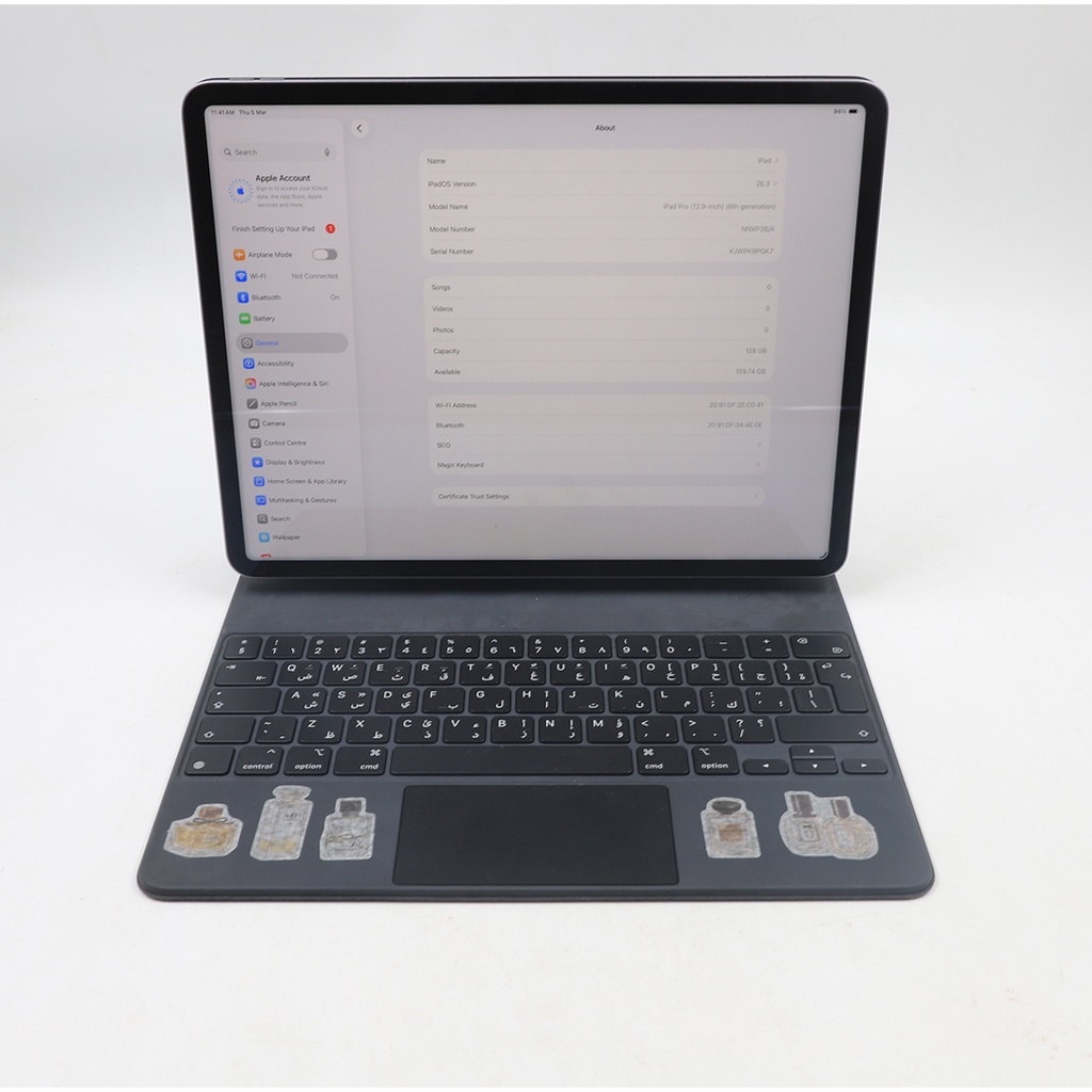 Apple iPad Pro 6th gen 126 gb 12.9 inch + Magic Keyboard (AR+English))