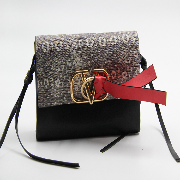 valentino garvani bag  black white