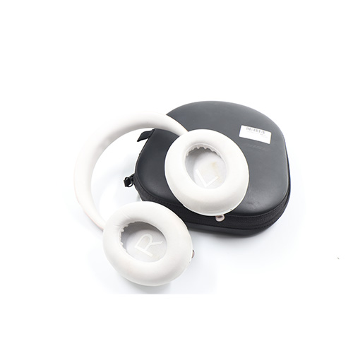 Bose Noise Cancelling Headphones 700 + Pouch