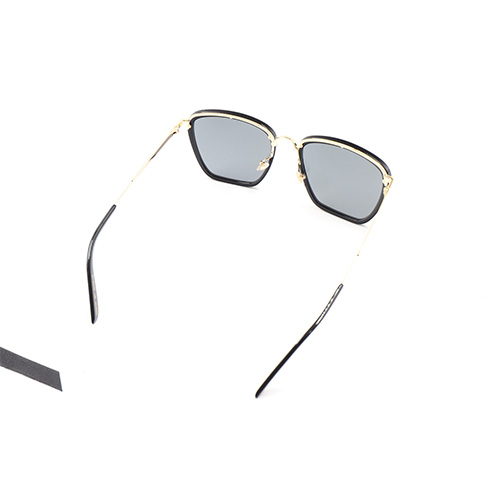 Gucci GG0673S Lens Width: 56 Bridge Width: 20