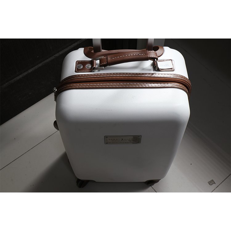 Tommy Hilfiger , Traditional American Luggage No.3664 SA71 NYC