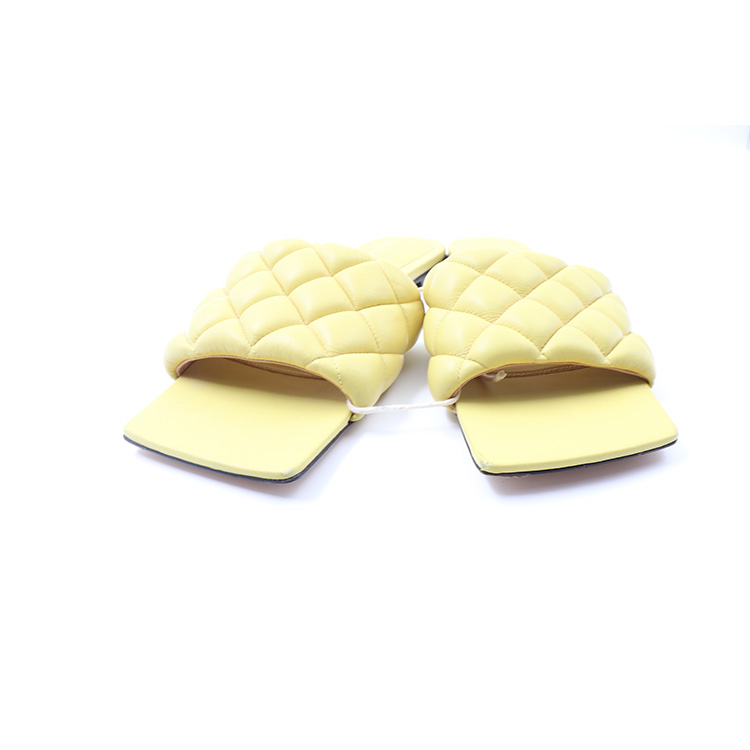 Bottega Veneta, Made in Italy 37  1/2, ** Little Scratches on the bottom **