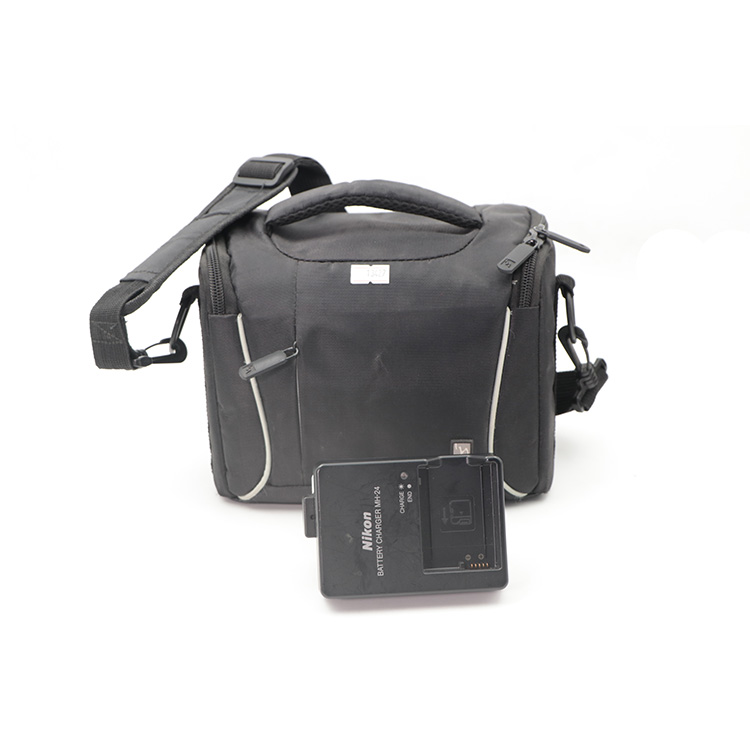 Nikon D3300 DX VR AF-P + Camera Nikkor 18-55mm 1:3.5-5.6G + Cover Case & Charger