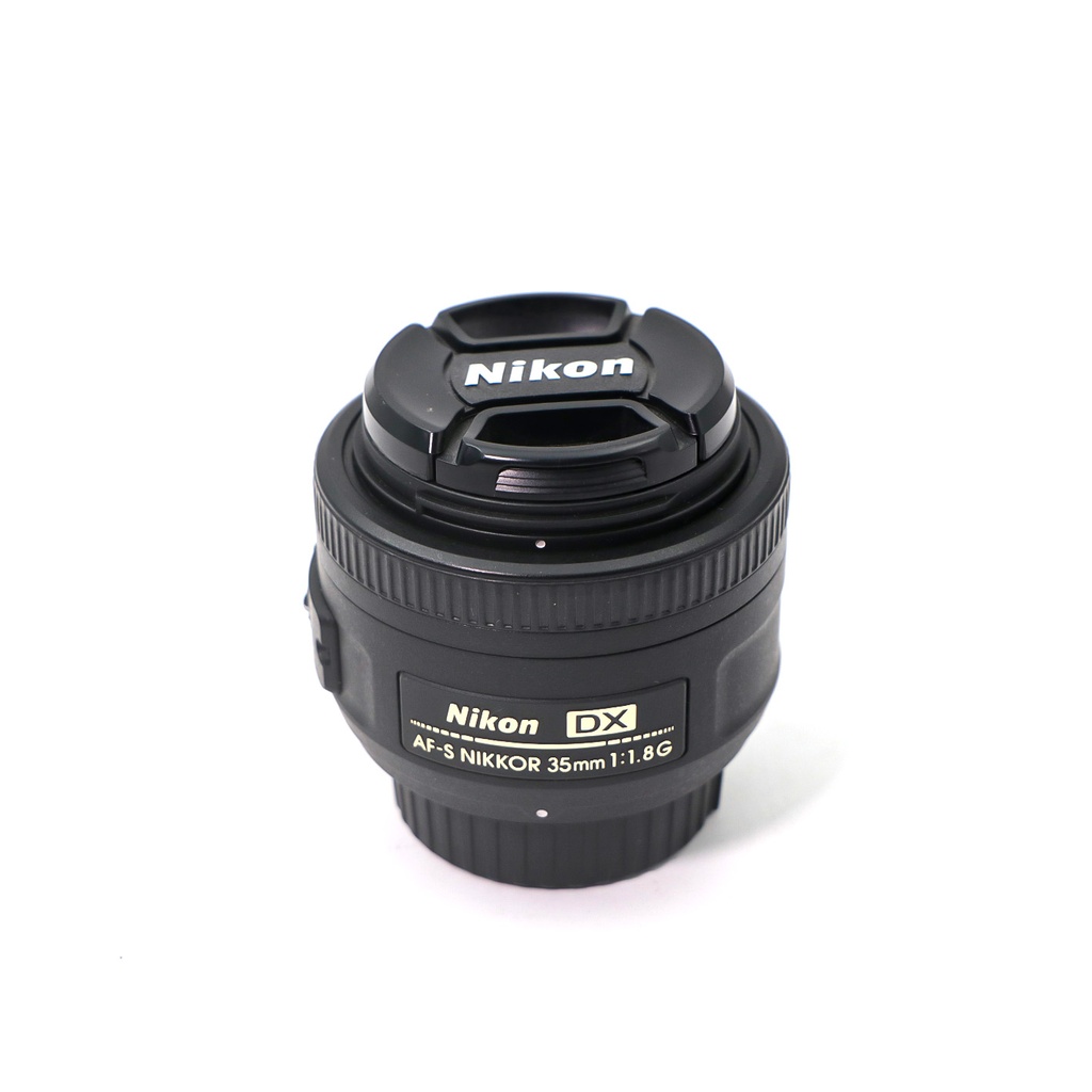 Nikon DX AF-S Nikkor 35 mm  1:1.8G,SWM Aspherical  0.3 m/ 0.98 ft  O/52