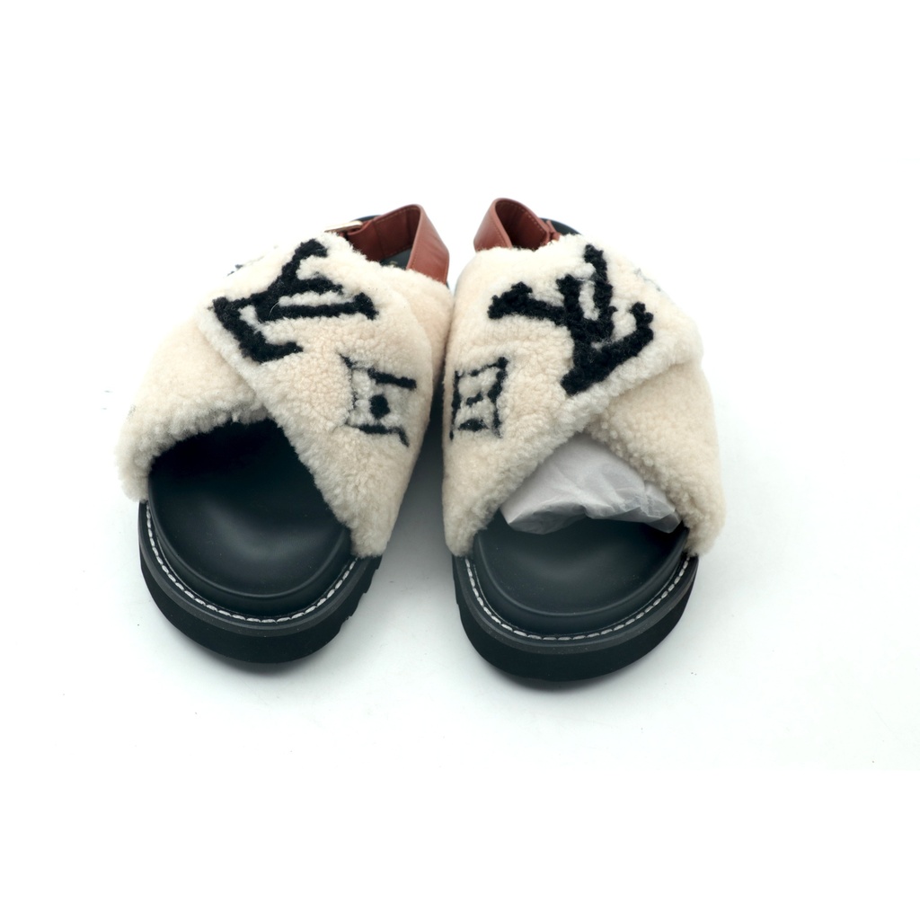 LV Louis Vuitton Style No:V618-2 Colour Beige/ Black Size: 38