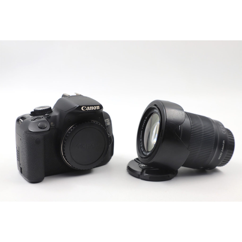 Canon EOS 650D + Canon EFS 18-135 mm Lens + Pouch ** Pouch Zip Damaged Doesn’t include Battery And Charger