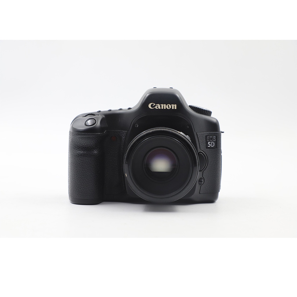 Canon Eos 5D  DS126091, + Lens  Canon 50 mm+ Pouch And Charger ** Doesn’t Include Battery**
