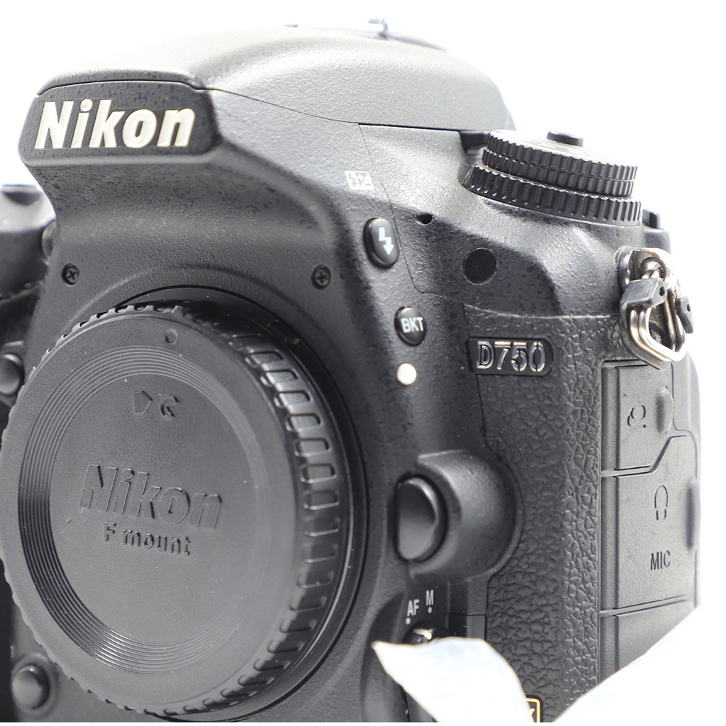 Nikon D750 Fx 7.0/9V --- N1404 +Charger + Pouch ** Doesn't Include Battery **