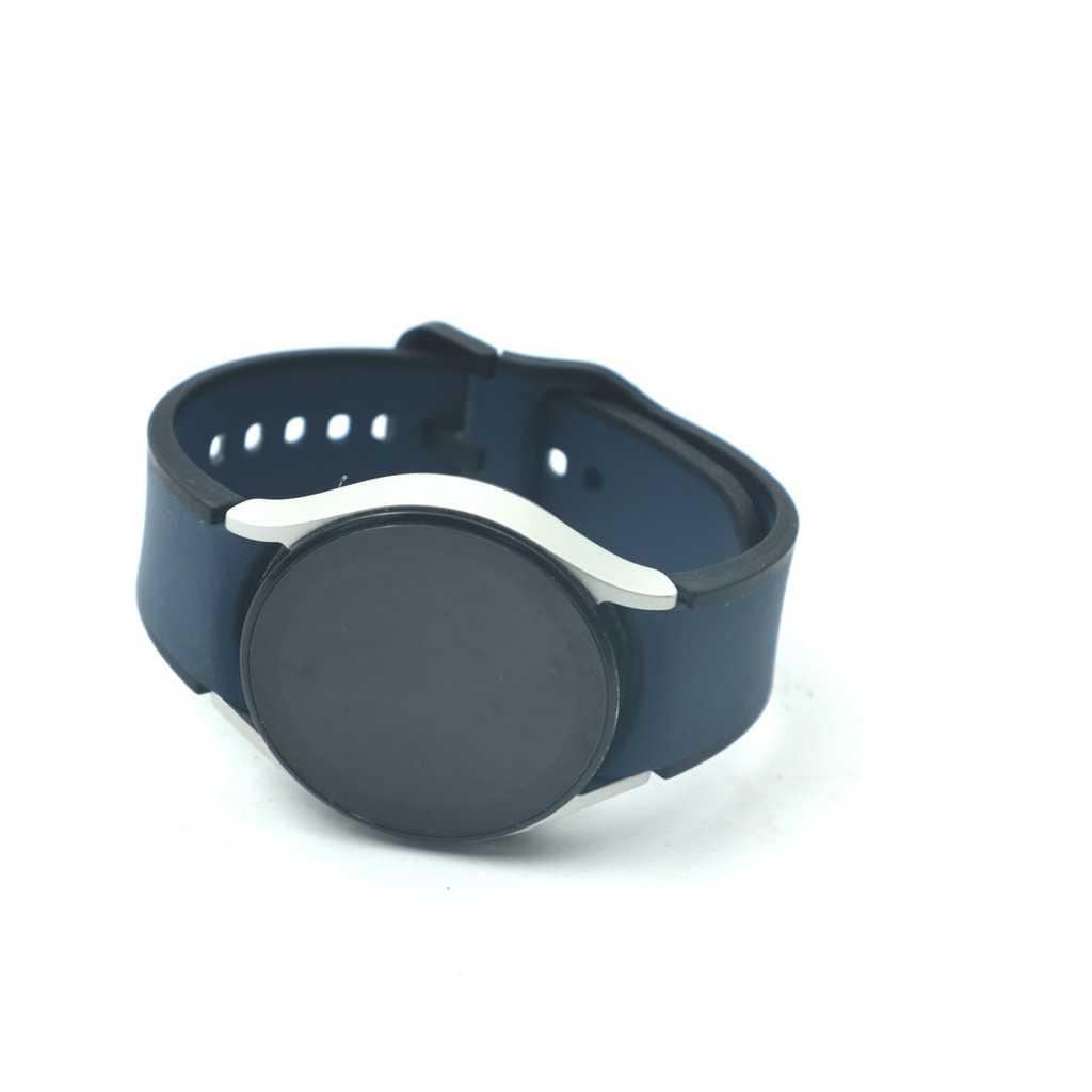 Samsung Galaxy Watch 5 ** No Chager**