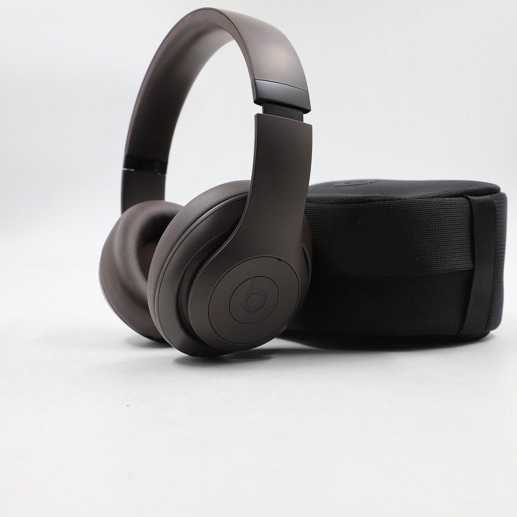 Beats Studio Pro + Cover