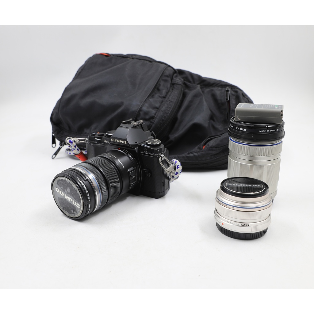 Olympus OM-D E-M5 + Olympus Macro Lens  2-0.5m+ Olympus  Digital 40-150mm Lens + Olympus Micro Lens Including Pouch** Charger