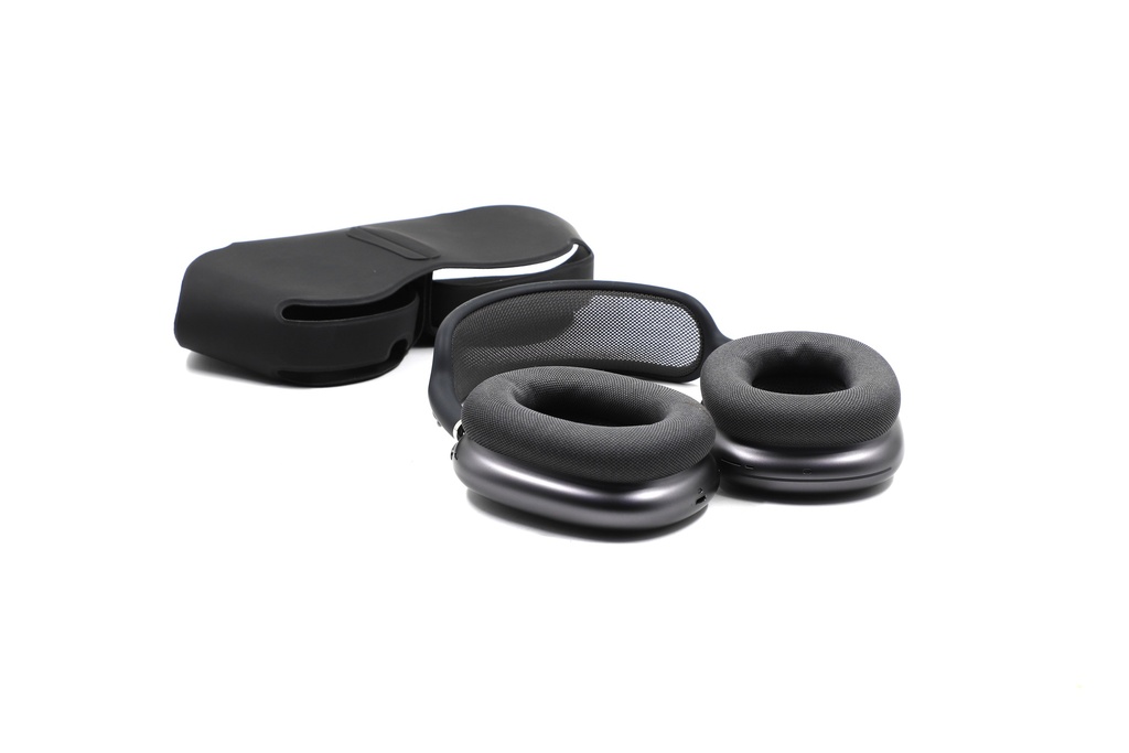 Apple Airpods Max with Smart Case – Space Grey lightning port