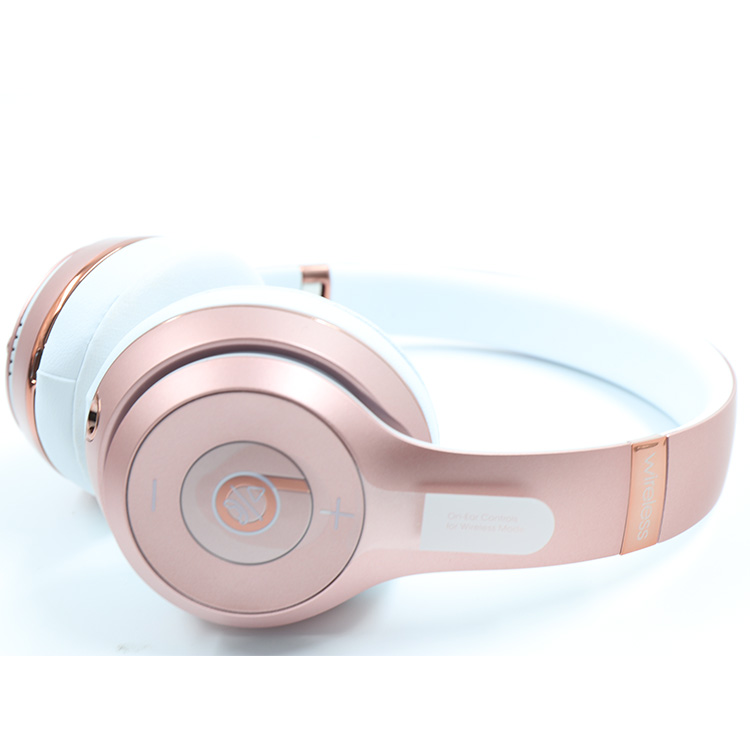 Beats Solo 3  Wireless On-Ear Headphones Build in Microphone