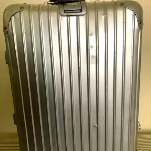Used Luggage Mid Size Contain Scratches