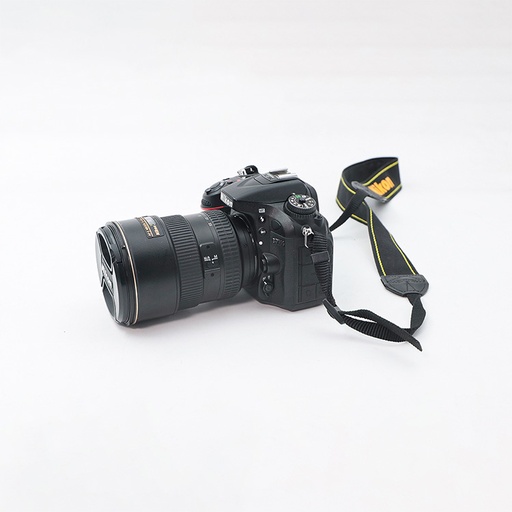 Nikon D7100 Digital Camera + Nikon AF-S Nikkor 17-55mm -- 1:2.8 G DX Lens + Cover ** No Charger**