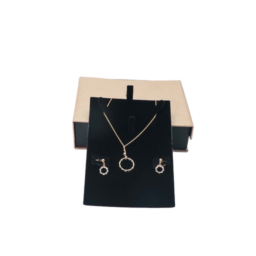 Necklace Earring And Color: Gold