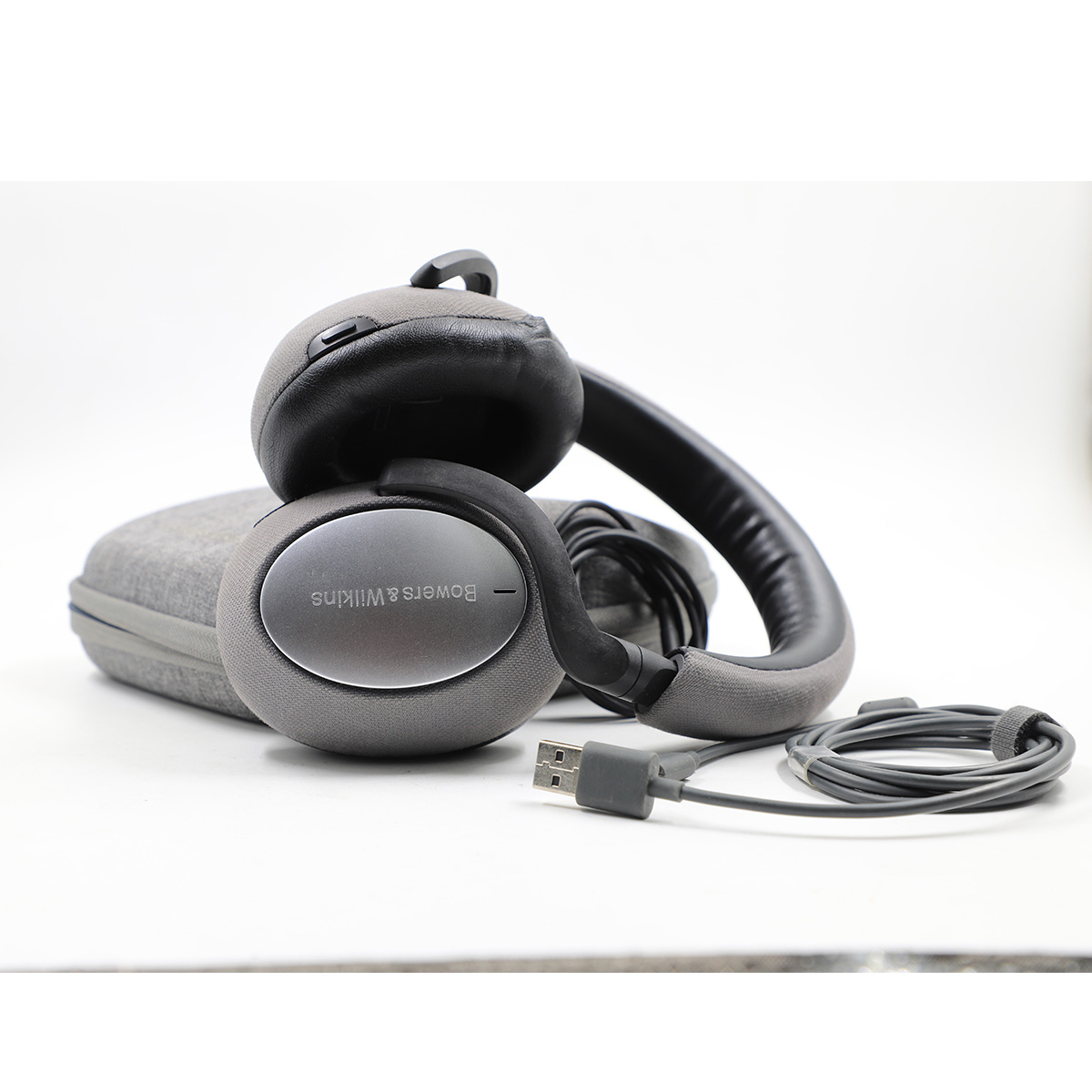 Auction For PX7 Bowers & Wilkins + Cover Case ** Little Side Spong Out **