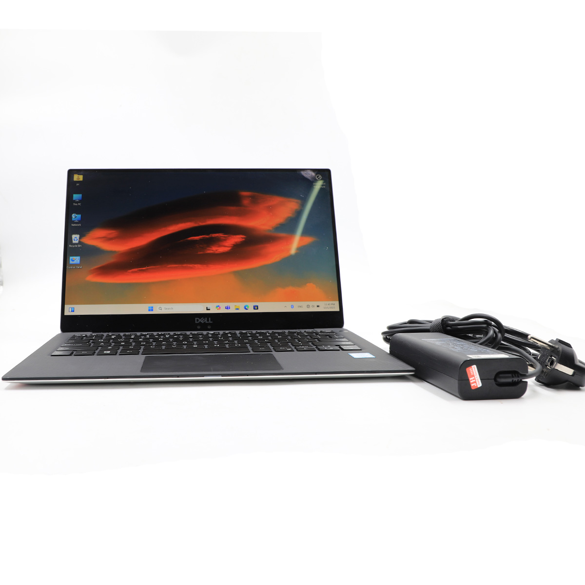 Auction For Dell XPS 13 9370 Laptop i7-8550U, 8 CPU, 8 GB Ram 500 gb SSD + Cover