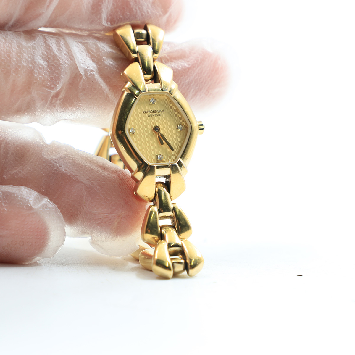 Auction For Reymond Weil Geneve 5885 Z 273852 Swiss made Water Resistant ** Has A crack on the top left