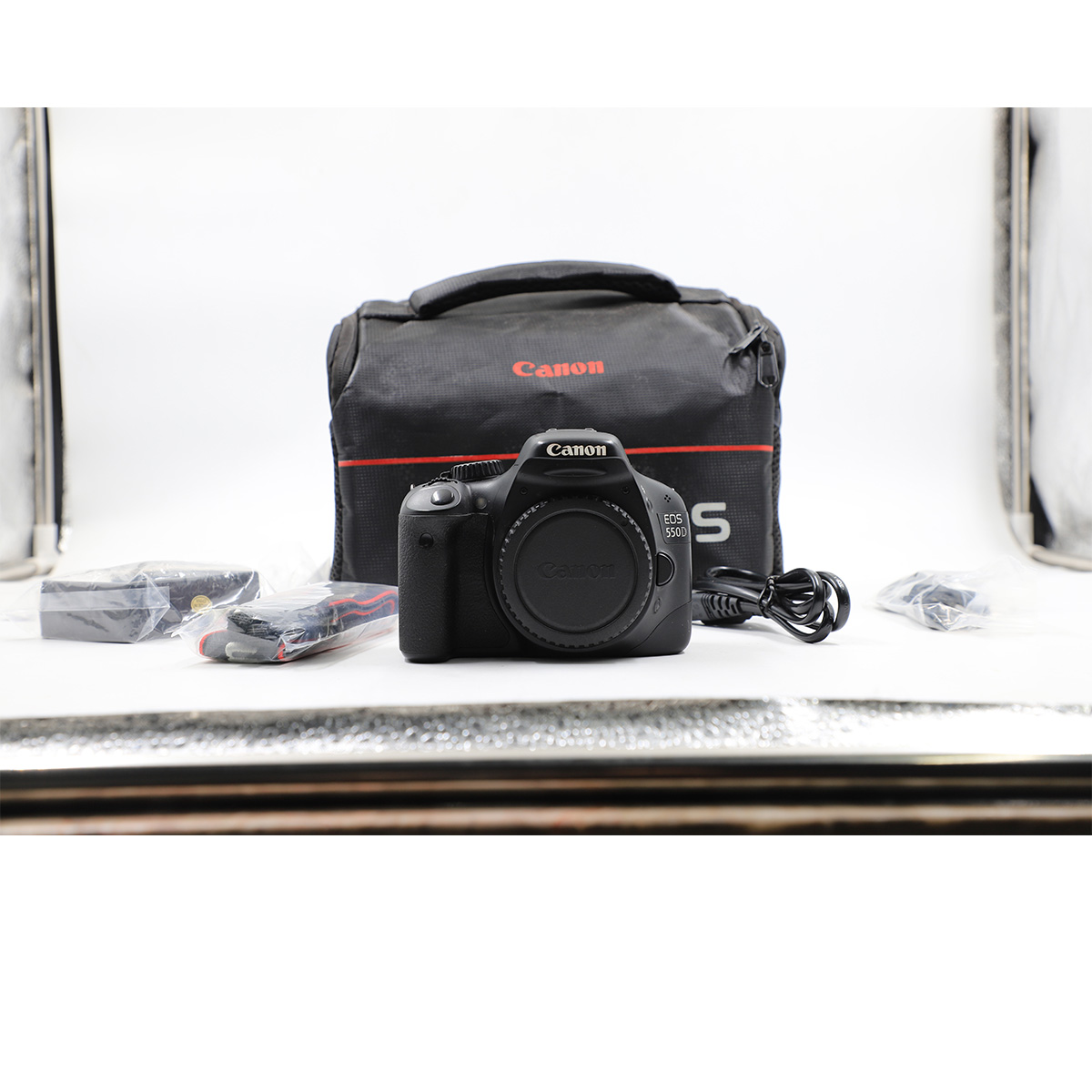 Auction For Camera Canon 550D DSLR Camera ** Include Cable Pouch And Cable Doesnt Include Battery