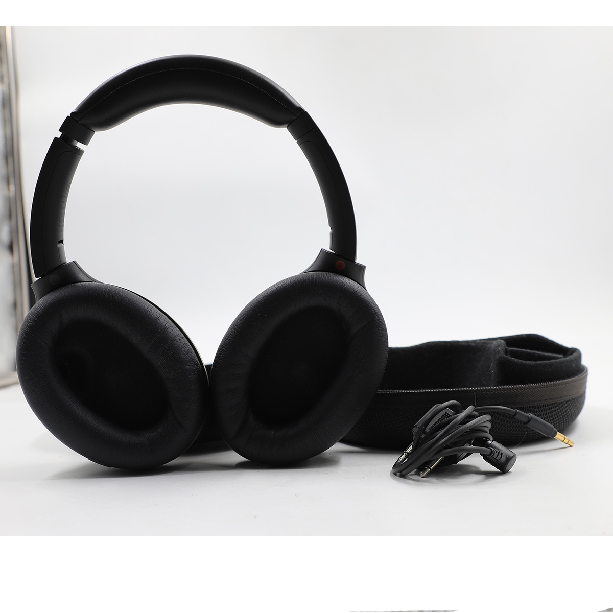 Auction For Sony WH-1000XM4 Wireless Headset + Cover Including Wire