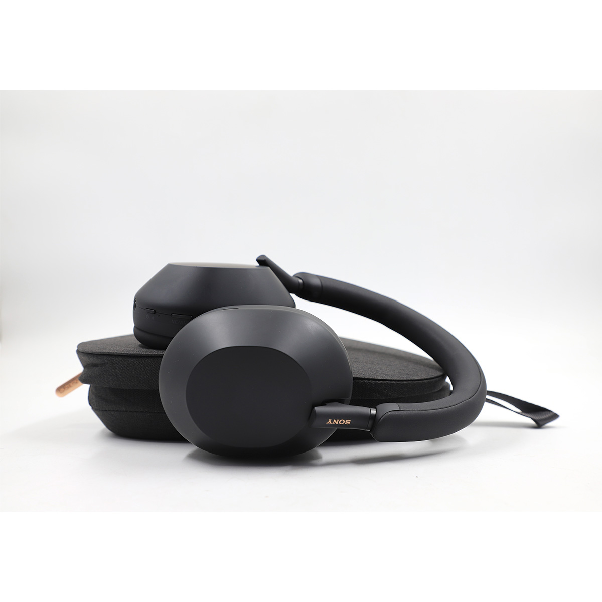 Auction For Sony Headset 1000-XM5 Black + Cover & Accessories