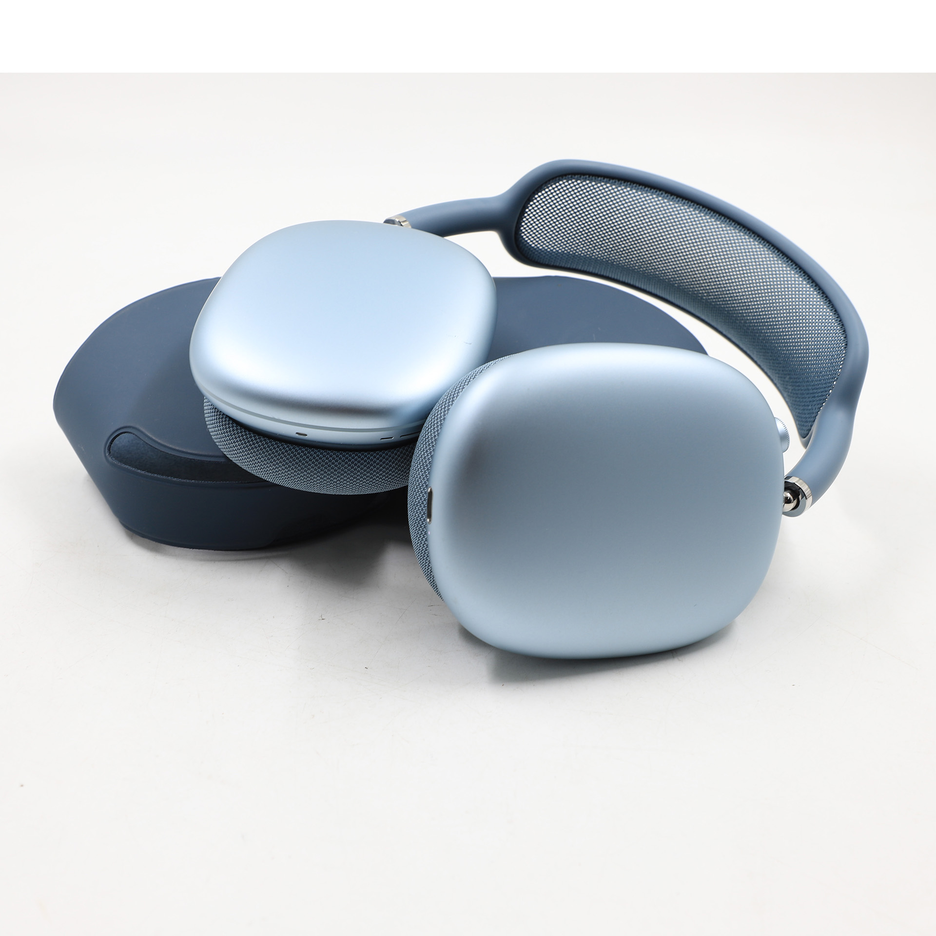 Auction For Apple Airpods Max Type-C Light Blue