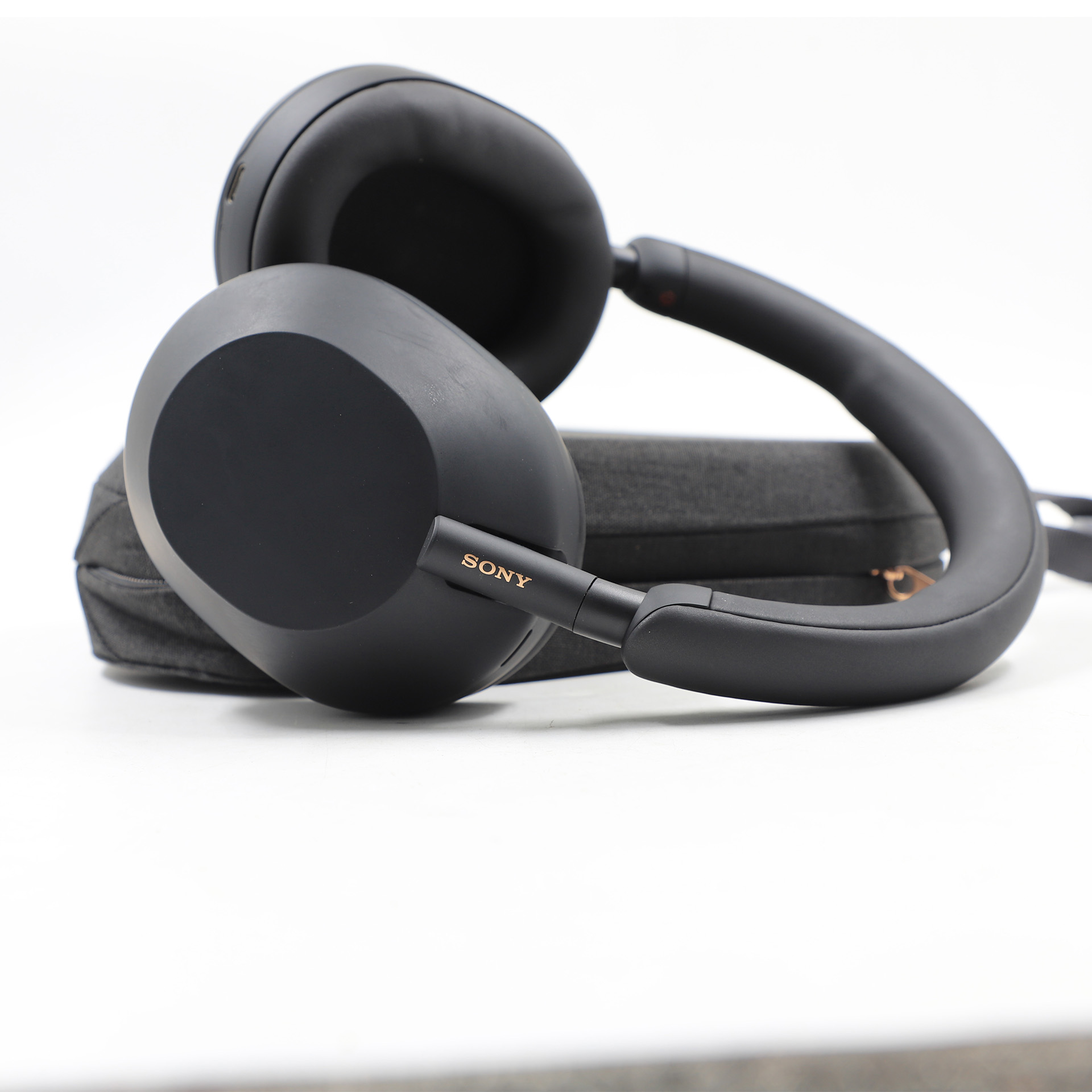 Auction For WH-1000XM5 Premium Wireless Noise Canceling Headphones Black Auction