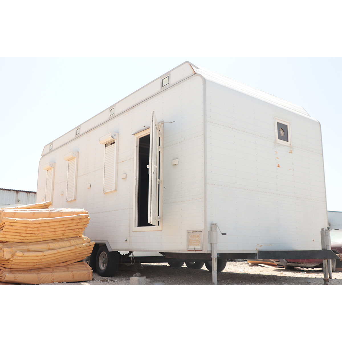 Auction For Huge VIP Caravane With Bathroom, living Room Tv and Bedroom Semi Furnished Ready To use Size: ~38 feet