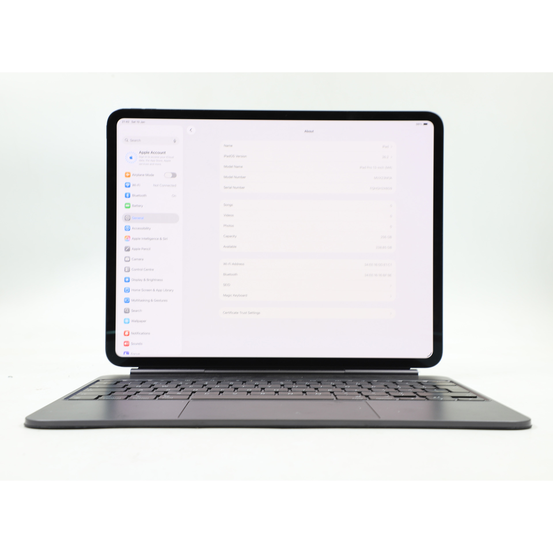 Auction For iPad Pro 13 Inch M4 256 Gb + Magic Keyboard