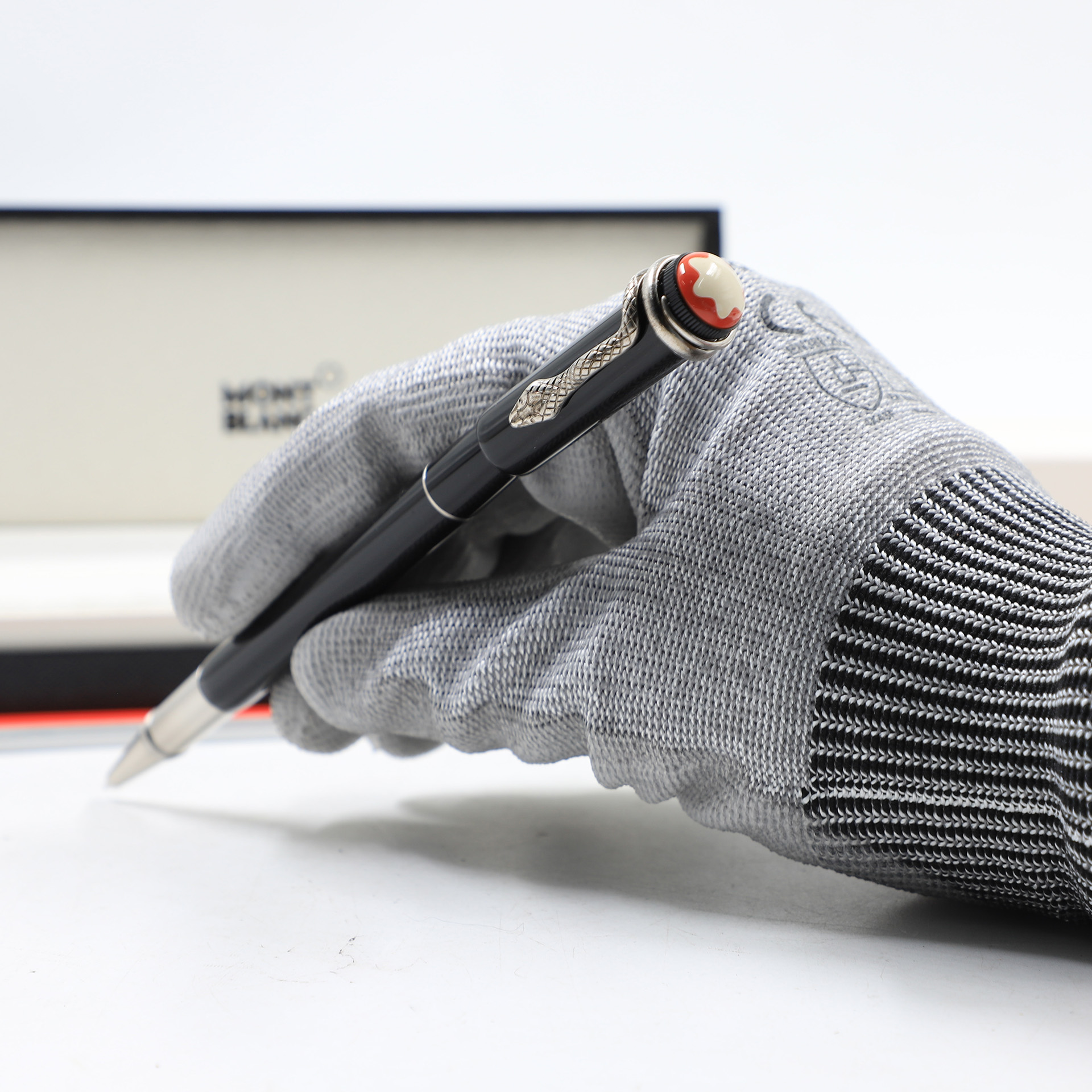 Auction For MontBlanc Heritage Collection Rouge & Noir Special Edition Black114723