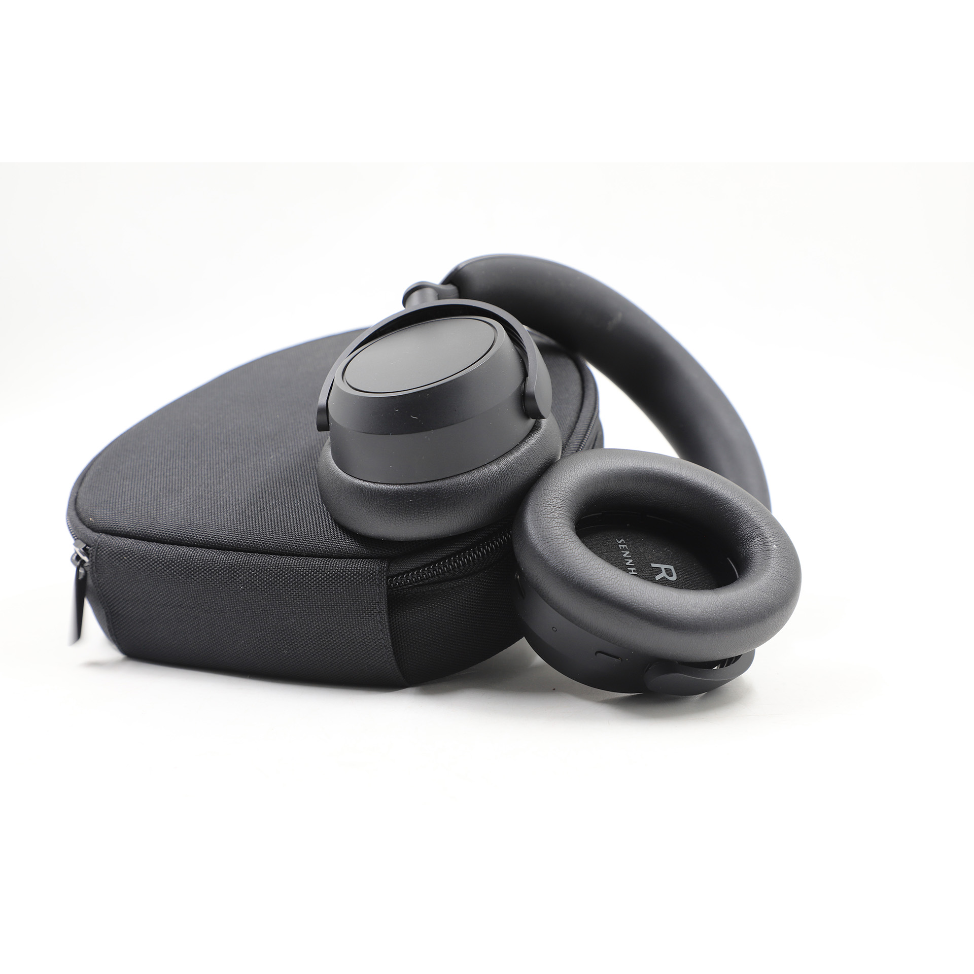 Auction For Sennheiser Accentum Plus, Including Wires And Cover