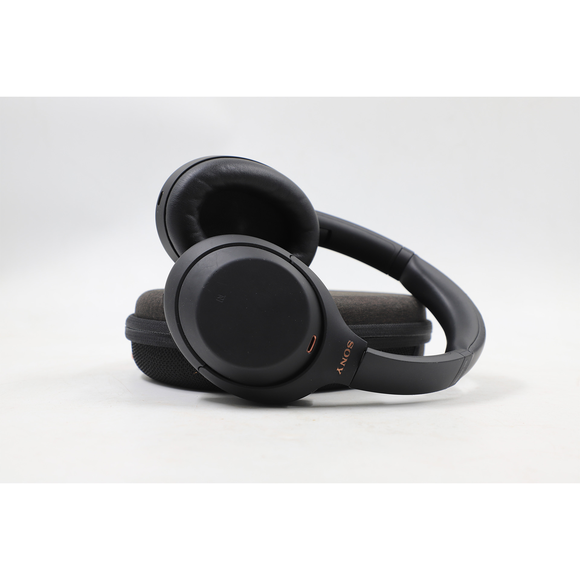 Auction For Sony Wh-1000X3 Wireless Headset With Noise Cancellation and Pouch