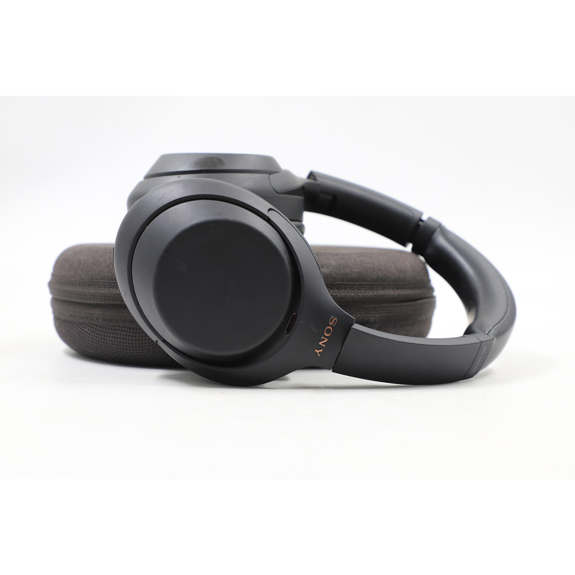 Auction For Sony Wh-1000X4 Wireless Headset With Noise Cancellation and Pouch