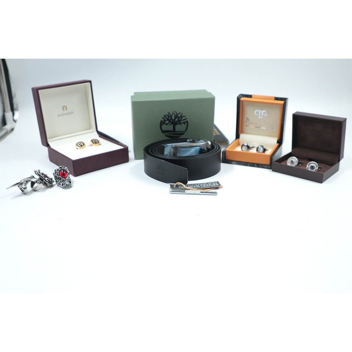 Auction For Man Mix Luxury Goods Aigner Timberland , Pirre pauls, Roberto Cavalli, Dailly Stoic, 2 Rings